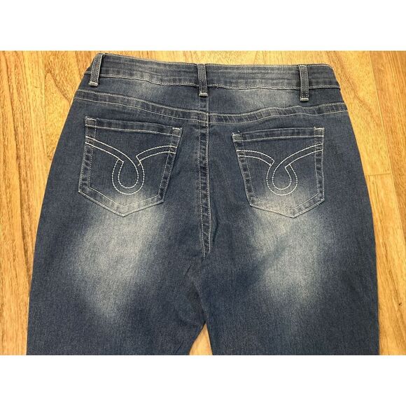 C.O.Z.Y Womens Size Large 32 x 30 Boot Cut Blue Denim Jeans - Picture 3 of 6
